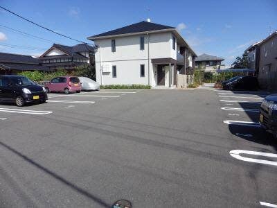 物件外観写真3　(駐車場)