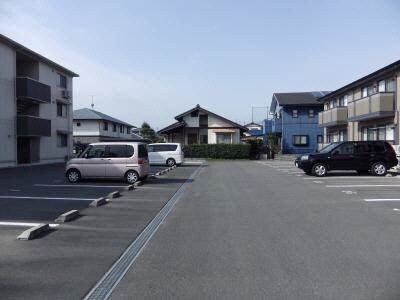 物件外観写真4　(駐車場)