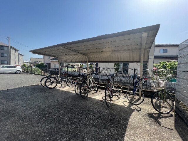物件外観写真4　(駐輪場)
