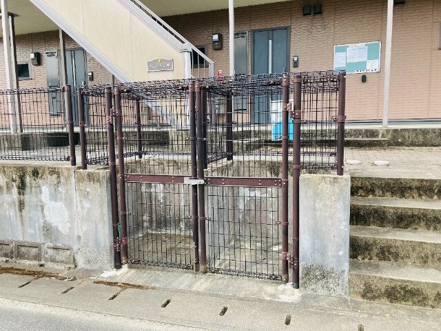 物件外観写真6　(ごみ置き場)