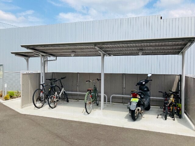 物件外観写真5　(駐輪場)