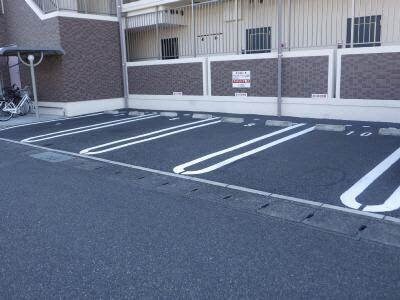 物件外観写真5　(駐車場)