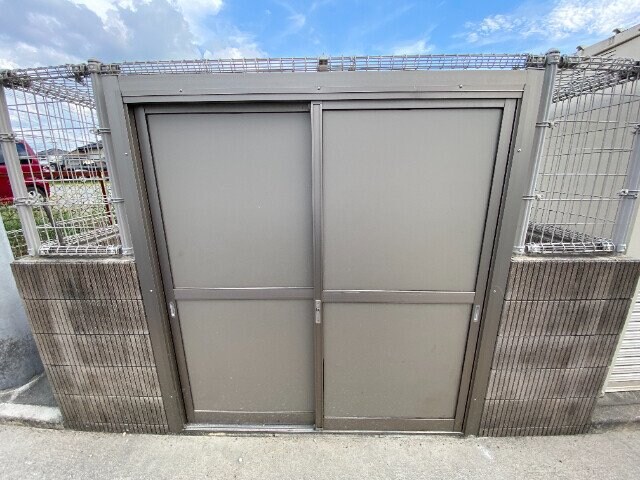 物件外観写真6　(ゴミ捨て場)