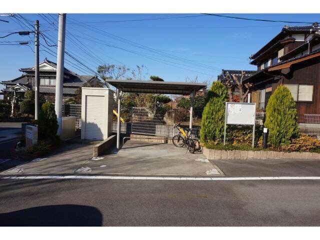 物件外観写真4　(駐輪場)