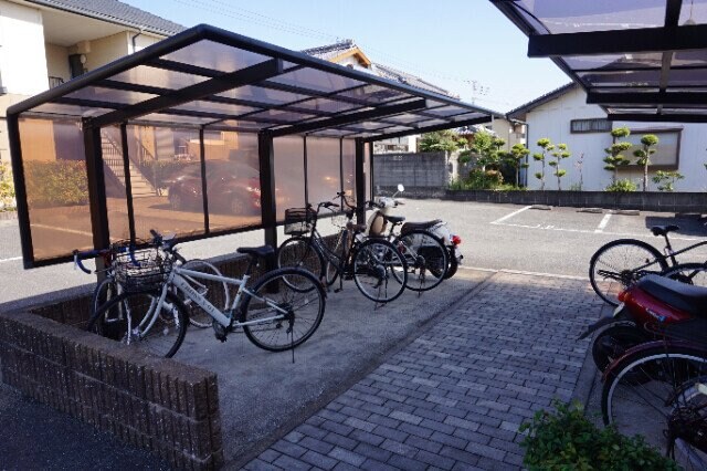 物件外観写真4　(駐車場)