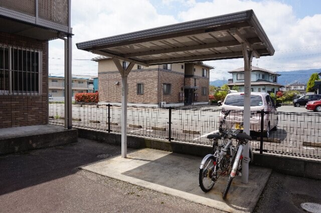 物件外観写真4　(駐輪場)