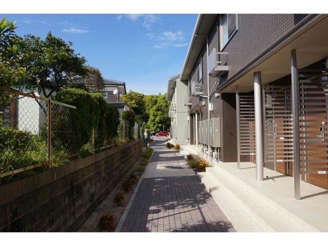 物件外観写真4　(エントランス部分)