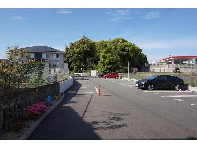 物件外観写真5　(駐車場)