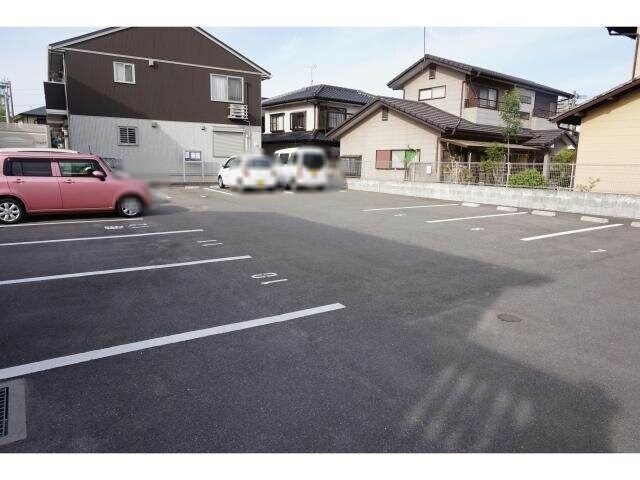 物件外観写真4　(駐車場)