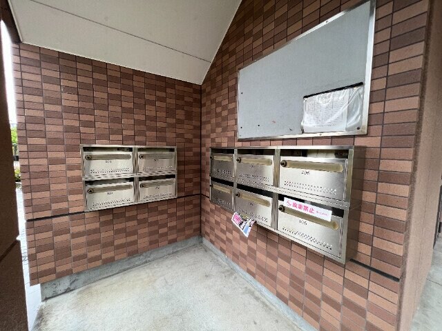 物件外観写真6　(集合ポスト)