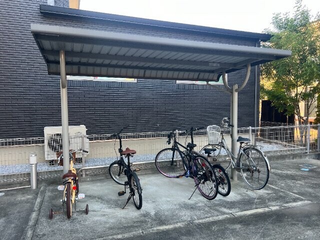 物件外観写真5　(駐輪場)