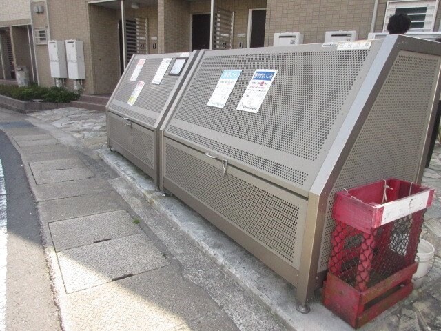 物件外観写真6　(ゴミ捨て場)