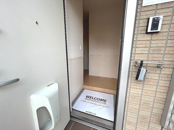 玄関(※別号室同タイプ)