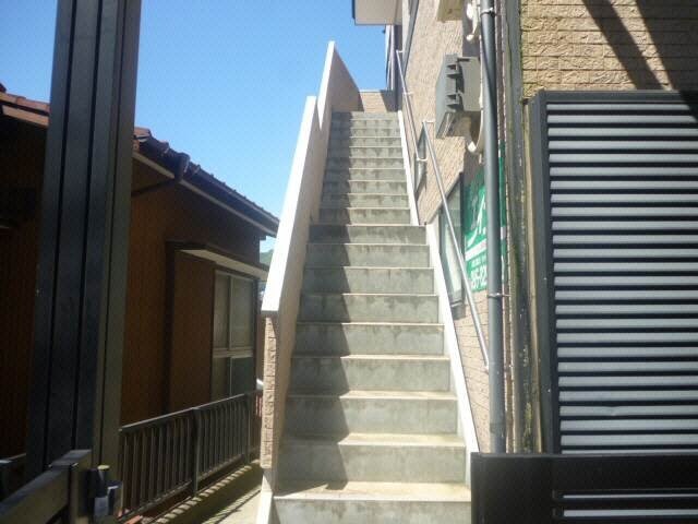 物件外観写真4　(エントランス部分)