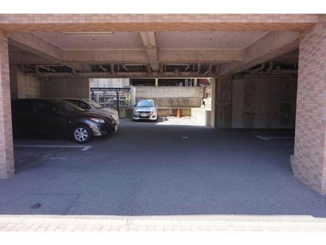 物件外観写真5　(駐車場)