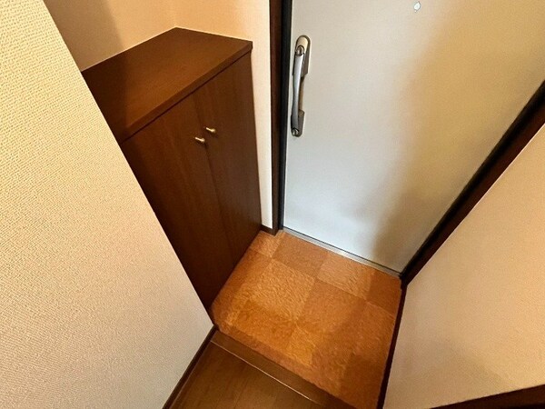 玄関(※別号室同タイプ)