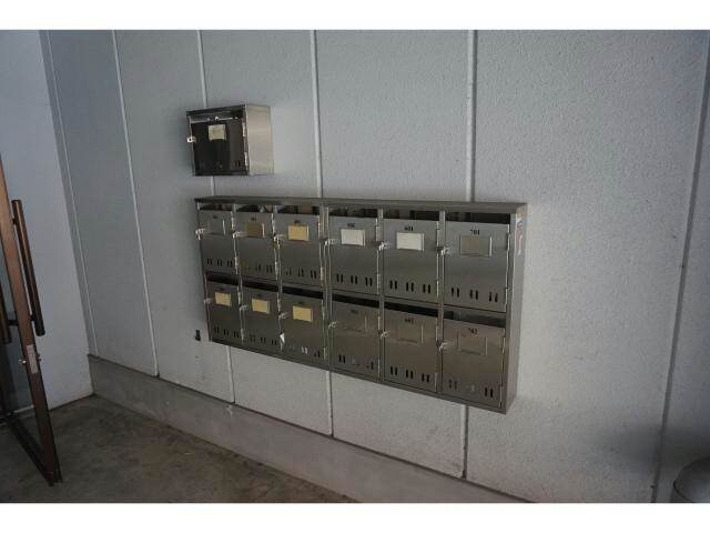 物件外観写真5　(集合郵便受け)