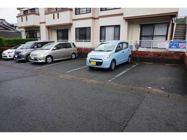 物件外観写真2　(駐車場)