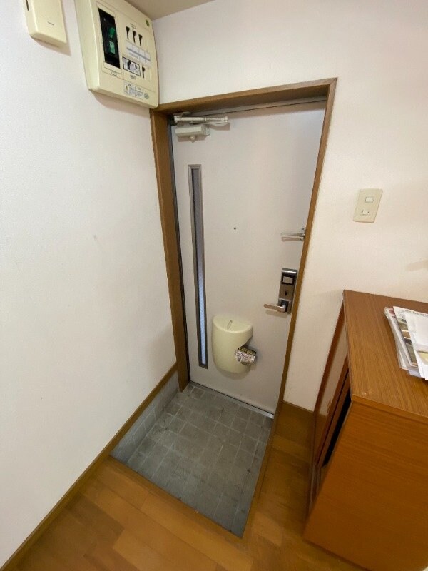 玄関(※清掃前)