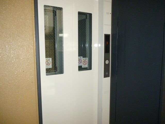 物件外観写真4　(エレベーター)