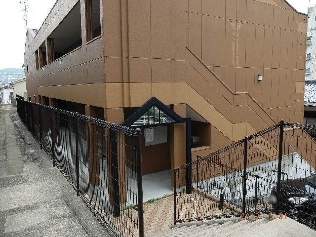 物件外観写真4　(エントランス部分)