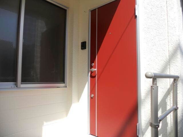 物件外観写真2　(エントランス部分)