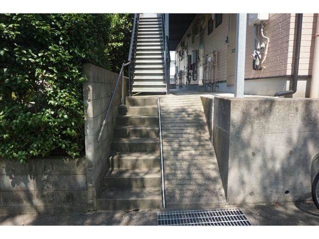 物件外観写真2　(エントランス部分)