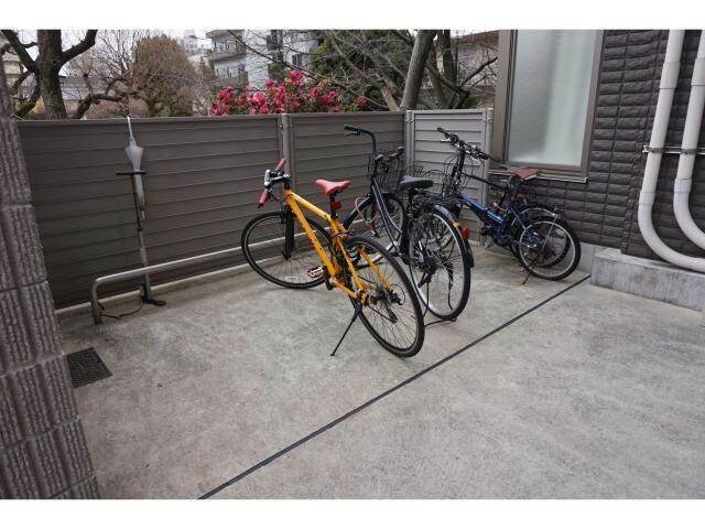 物件外観写真3　(駐輪場)