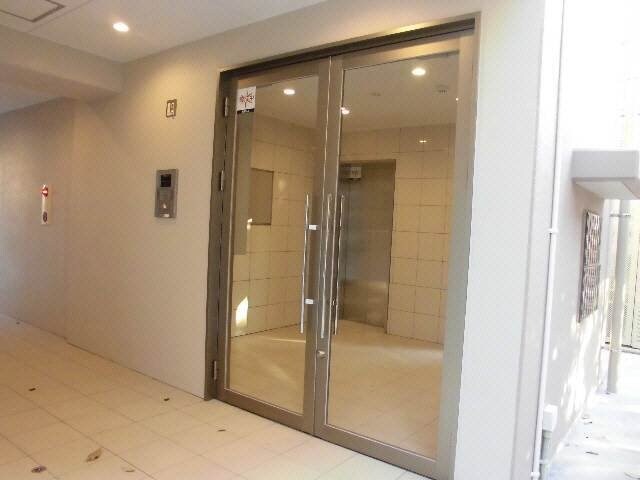 物件外観写真2　(エントランス部分)