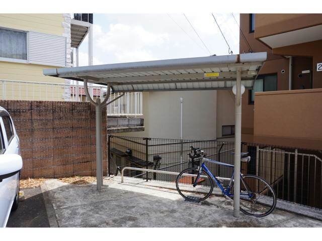 物件外観写真5　(駐輪場)