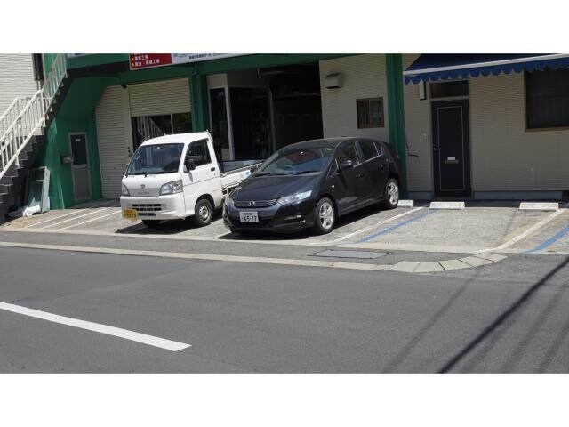 物件外観写真2　(駐車場)