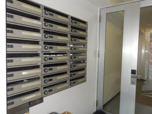 物件外観写真4　(エントランス部分)