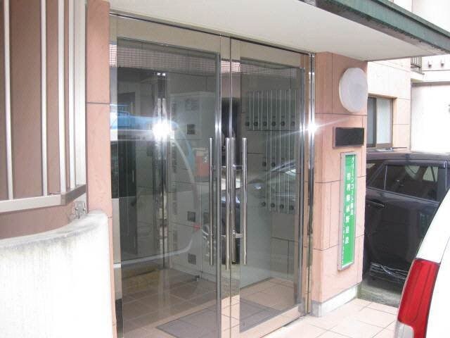 物件外観写真4　(エントランス部分)