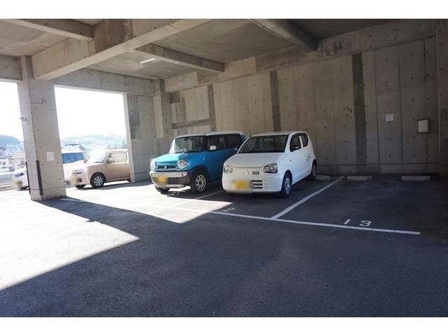 物件外観写真2　(駐車場)