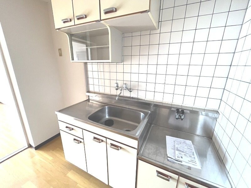 物件内観写真8　(※別号室写真)