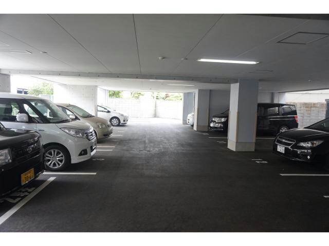 物件外観写真2　(駐車場)