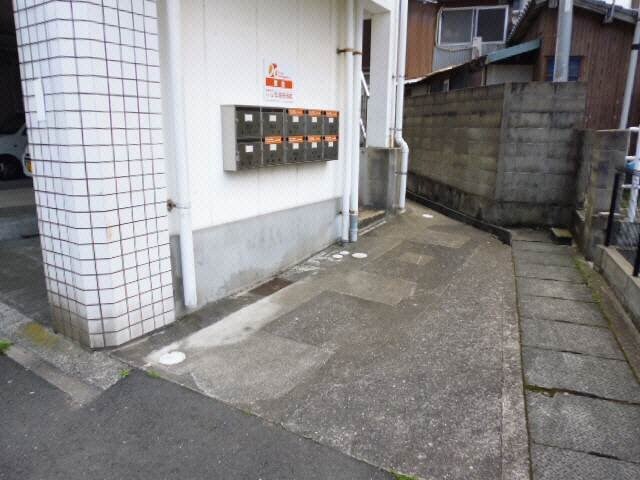 物件外観写真2　(エントランス部分)