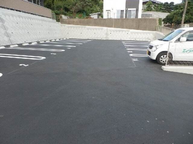 物件外観写真4　(駐車場)