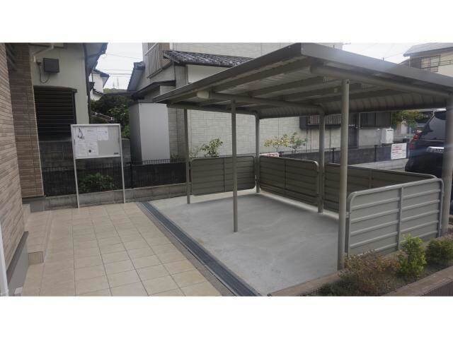 物件外観写真2　(駐輪場)