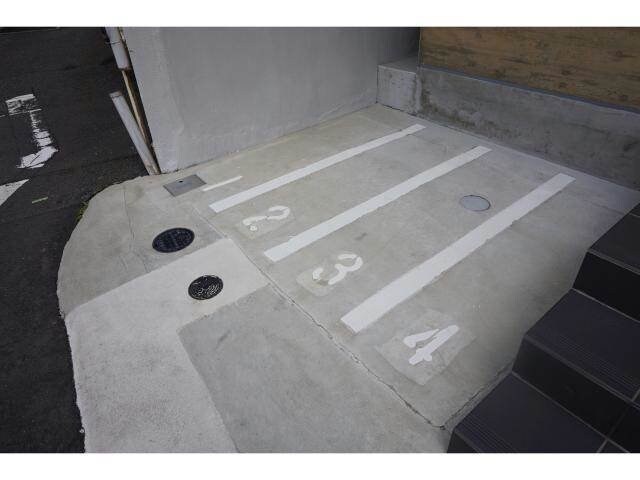 物件外観写真4　(駐輪場)