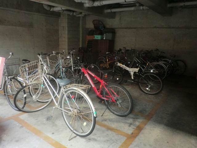 物件外観写真2　(駐輪場)