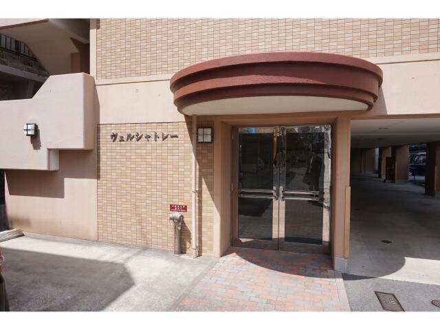 物件外観写真4　(エントランス部分)