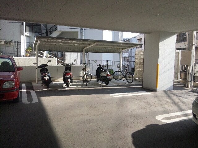 物件外観写真5　(駐輪場)