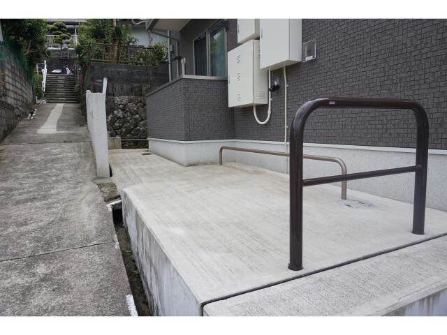 物件外観写真2　(駐輪場)