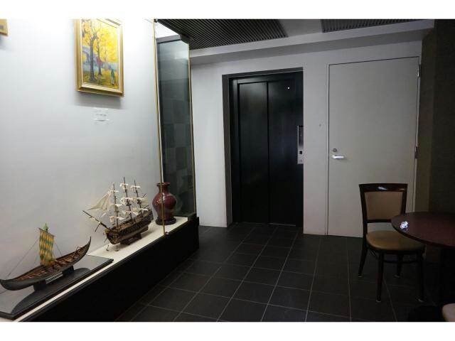 物件外観写真4　(エントランス部分)