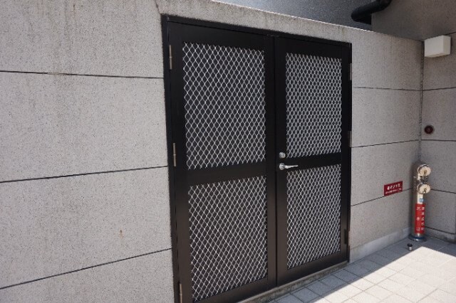 物件外観写真4　(エントランス部分)