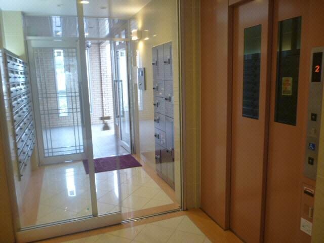 物件外観写真2　(エントランス部分)