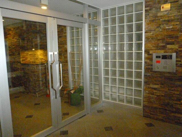 物件外観写真4　(エントランス部分)