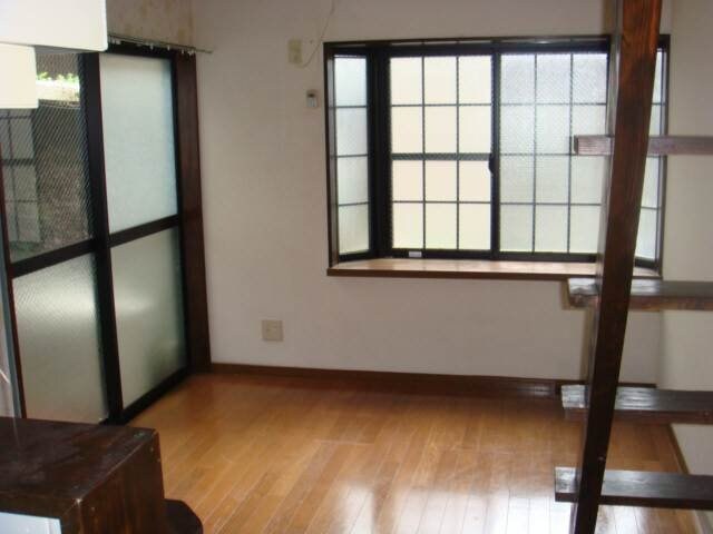 物件内観写真3　(別号室写真)