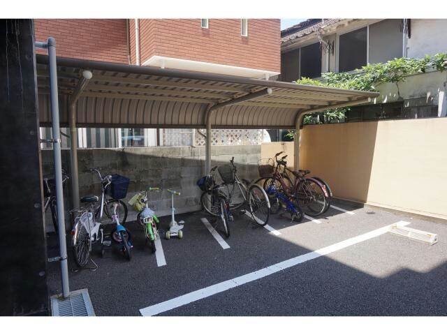 物件外観写真4　(駐輪場)